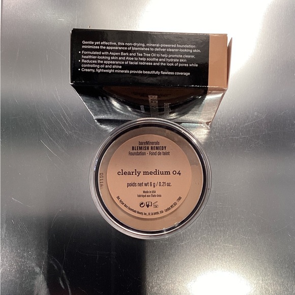 Discontinued bareMinerals Blemish Remedy Foundation - Clearly Medium 04 - Picture 2 of 3